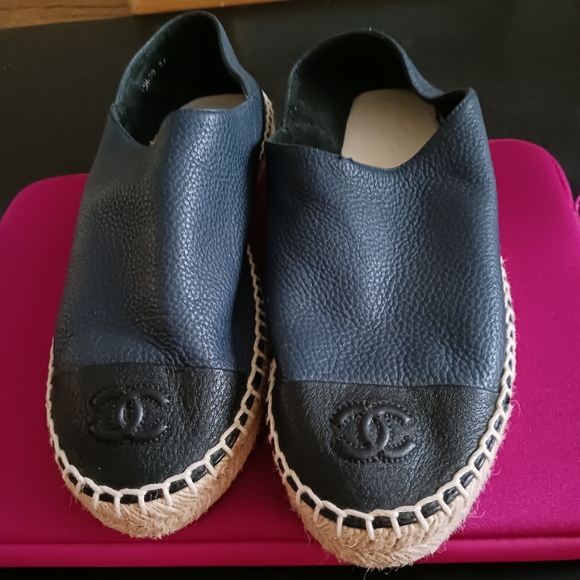 CHANEL leather/ suade lined flat never worn navy blue sz 37 comfy shoes - Picture 3 of 7